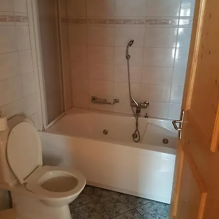 Au Hotel